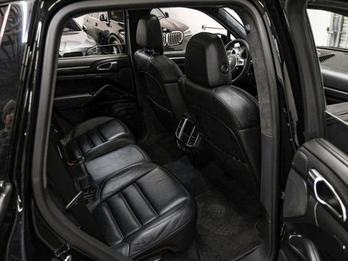 Used 2014 Porsche Cayenne Turbo S AWD/4WD image 41