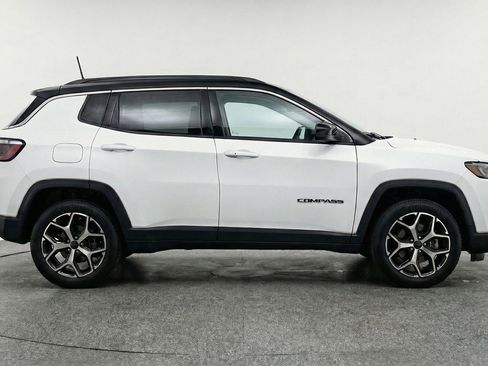 Used 2025 Jeep Compass Limited AWD/4WD image 11