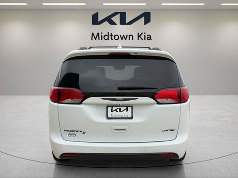 Used 2018 Chrysler Pacifica Limited w/ Advanced Safetytec Group FWD image 4