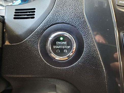 Used 2018 Ford Explorer XLT image 23