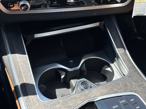 Used 2025 BMW X7 xDrive40i w/ Premium Package image 24