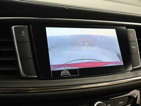 Used 2020 Buick Enclave Essence FWD image 19