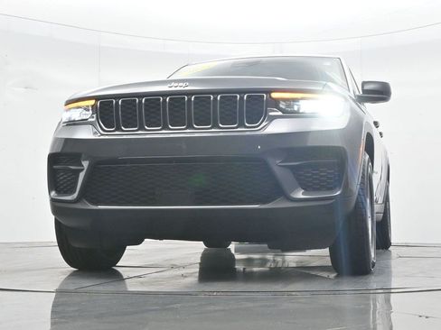 Used 2024 Jeep Grand Cherokee Laredo RWD image 28