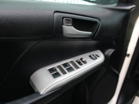 Used 2012 Toyota Camry SE FWD image 17