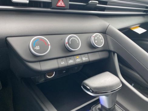 New 2026 Hyundai Elantra SE image 25