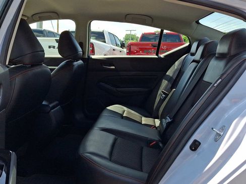 Used 2024 Nissan Altima 2.5 SR FWD image 10