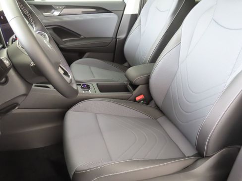 New 2025 Volkswagen Tiguan SE image 12