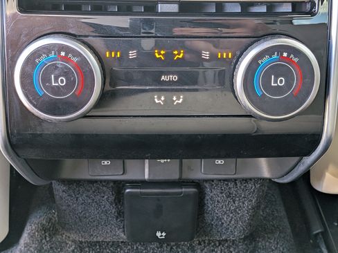 Used 2023 Land Rover Range Rover Long Wheelbase SE AWD/4WD image 16