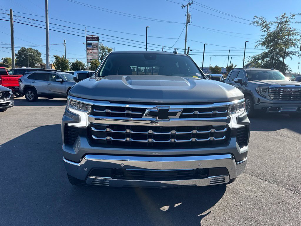 Used 2023 Chevrolet Silverado 1500 LTZ w/ LTZ Premium Package AWD/4WD image 3