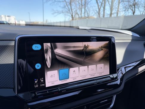 New 2026 Volkswagen Atlas Cross Sport SEL image 60