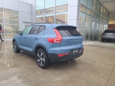 Used 2024 Volvo XC40 B5 Core image 5