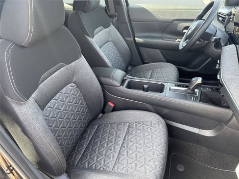 New 2026 Nissan Kicks SV w/ Charging Package FWD image 34