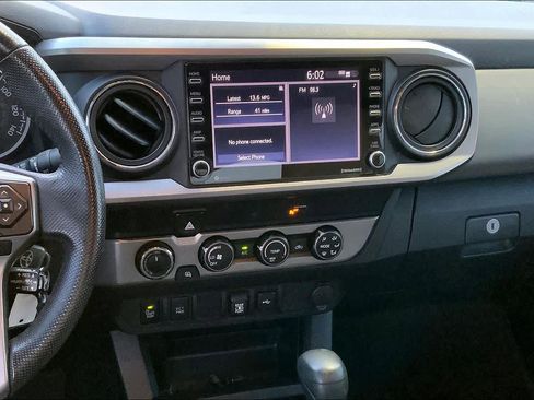 Used 2020 Toyota Tacoma SR5 w/ Technology Package AWD/4WD image 7