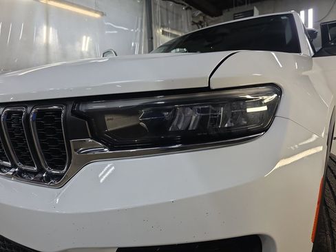 Used 2023 Jeep Grand Cherokee Laredo image 28