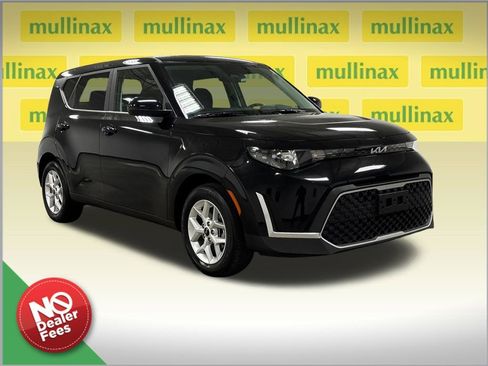 Used 2025 Kia Soul LX w/ LX Technology Package image 1