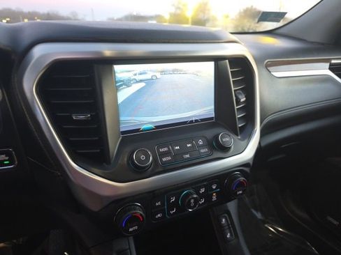 Used 2018 GMC Acadia SLE image 18