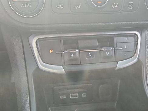 Used 2024 GMC Terrain SLT w/ Tech Package FWD image 19