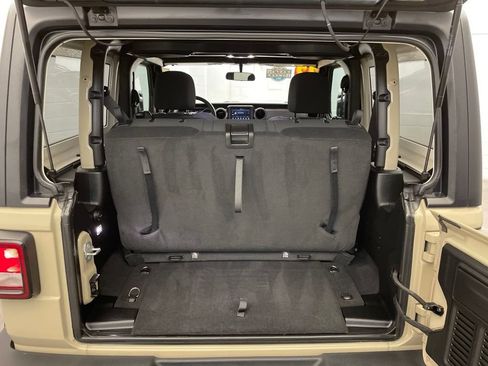 Certified 2022 Jeep Wrangler Sport AWD/4WD image 22