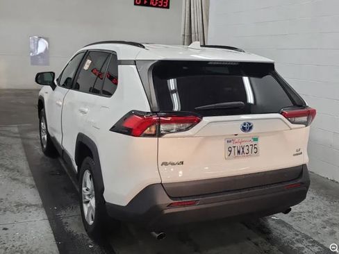Used 2020 Toyota RAV4 LE AWD/4WD image 6