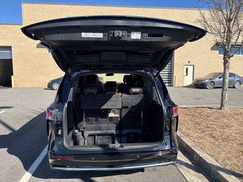 Used 2022 Toyota Sienna Platinum image 7