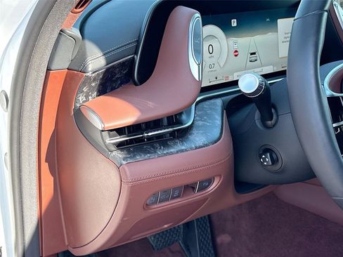 Used 2025 Genesis G90 3.5T image 11