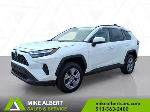 Used 2022 Toyota RAV4 XLE AWD/4WD image 3