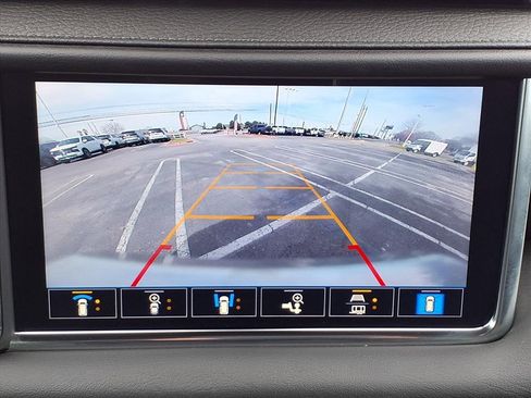 Used 2021 GMC Yukon Denali w/ Denali Premium Package image 18