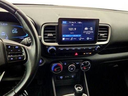Used 2023 Hyundai Venue FWD image 17