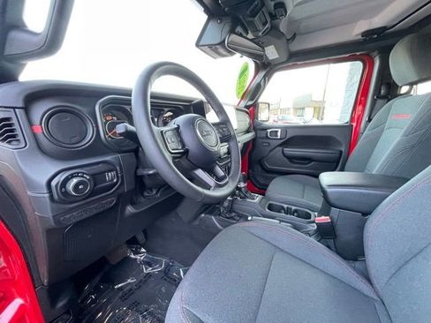 Used 2025 Jeep Wrangler Unlimited Rubicon AWD/4WD image 12