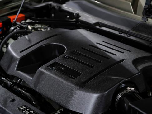 Used 2023 Land Rover Defender 110 SE image 55