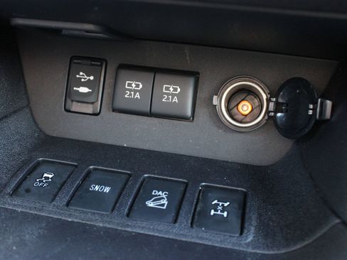 Used 2018 Toyota Highlander Plus w/ Carpet Mat Package (TMS) AWD/4WD image 37