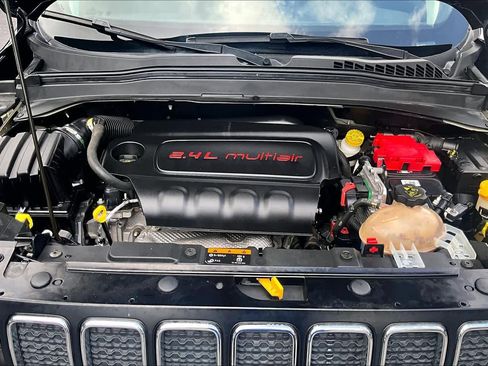 Used 2020 Jeep Renegade Latitude w/ Popular Equipment Group FWD image 29