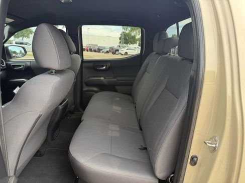 Used 2019 Toyota Tacoma TRD Off-Road w/ Technology Package AWD/4WD image 27