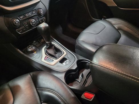 Used 2018 Jeep Cherokee Limited AWD/4WD image 26