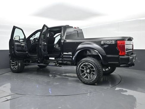 Used 2022 Ford F250 Lariat w/ Black Appearance Package AWD/4WD image 14