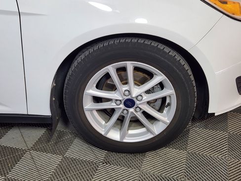 Used 2018 Ford Focus SE w/ Cold Weather Package image 9