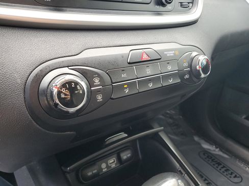 Certified 2017 Kia Sorento LX image 21