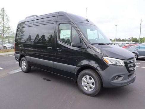 Used 2024 Mercedes-Benz Sprinter 2500 image 4