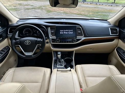Used 2017 Toyota Highlander Limited Platinum AWD/4WD image 27