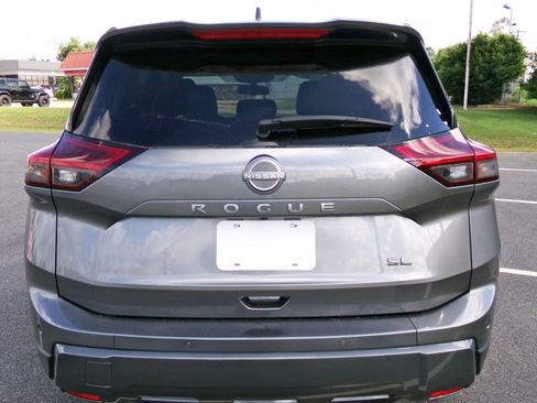 Used 2025 Nissan Rogue SL w/ SL Premium Package FWD image 5