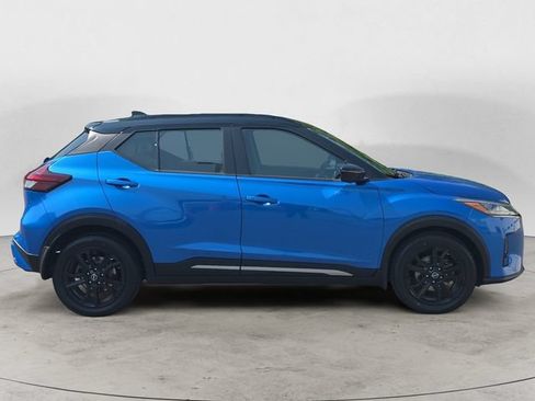 Used 2023 Nissan Kicks SR w/ SR Premium Package FWD image 6