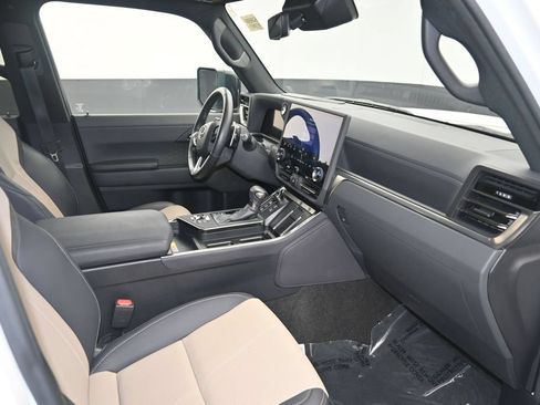 Used 2024 Lexus GX 550 AWD/4WD image 10