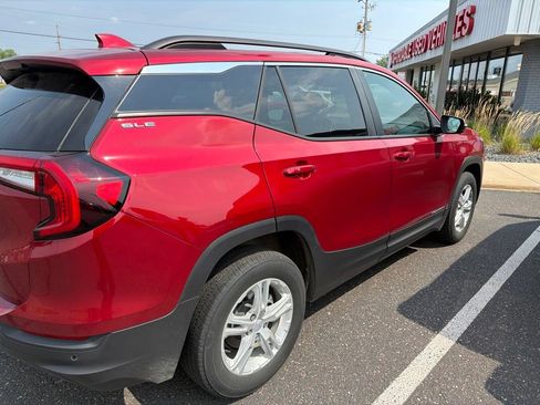 Certified 2024 GMC Terrain SLE w/ Driver Convenience Package AWD/4WD image 3