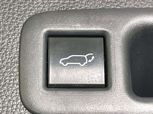 Used 2020 Toyota Highlander XLE image 22