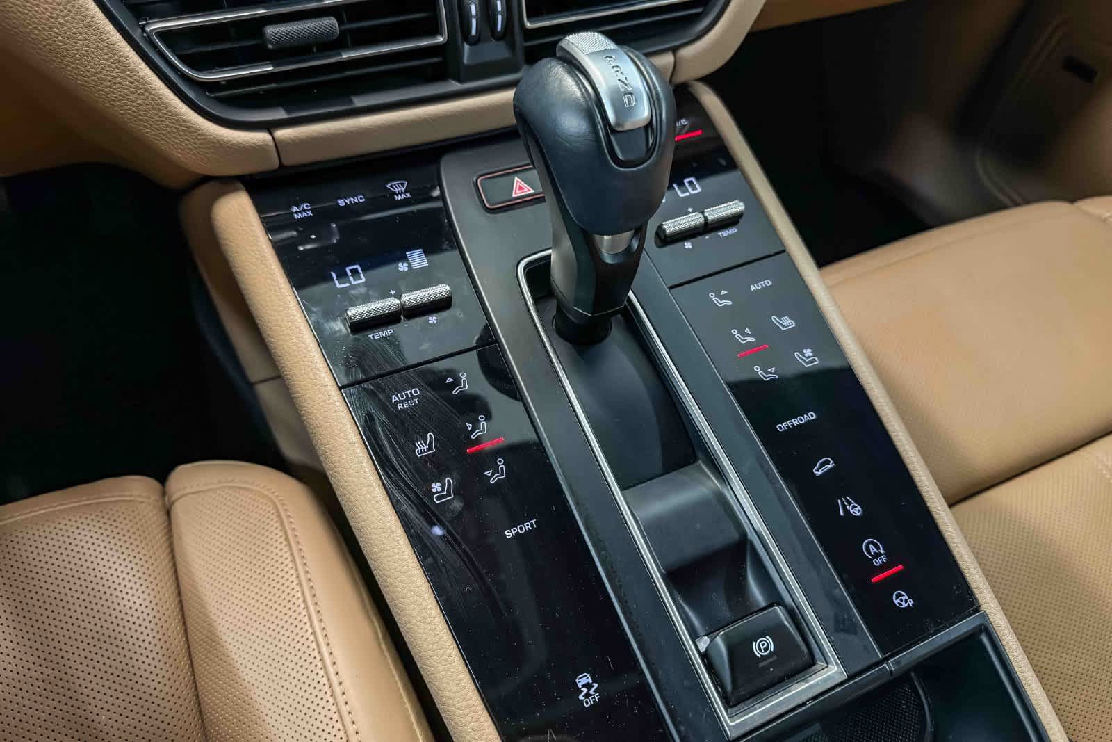 Certified 2023 Porsche Macan AWD/4WD image 22