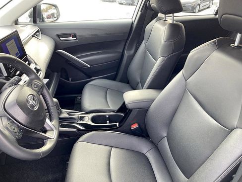 Certified 2025 Toyota Corolla Cross XLE image 11