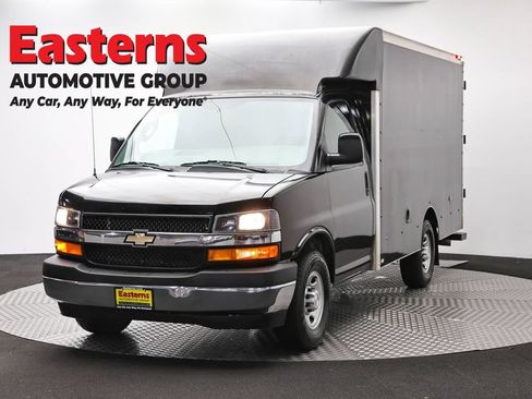 Used 2017 Chevrolet Express 3500 RWD image 1