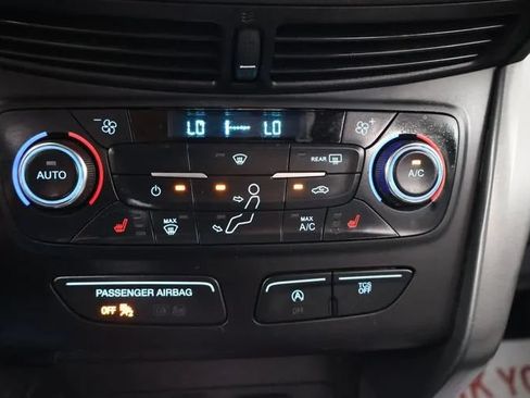 Used 2017 Ford Escape SE w/ Equipment Group 201A AWD/4WD image 32