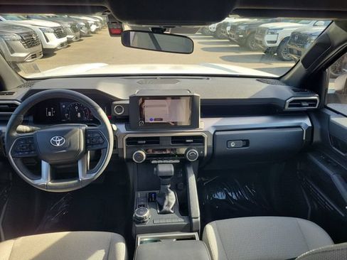 Used 2025 Toyota 4Runner SR5 AWD/4WD image 11