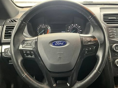 Used 2017 Ford Explorer XLT FWD image 8